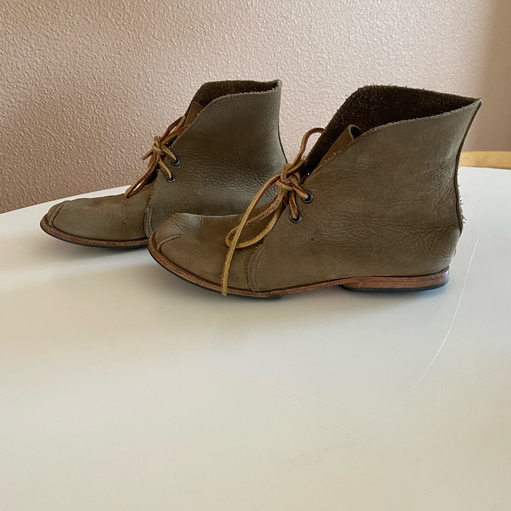 Cydwoq leather booties size 36
